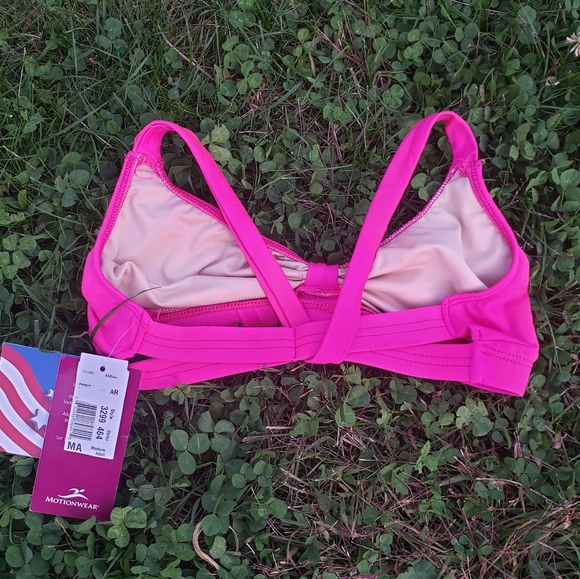 BNWT Motionwear Sports Bra/Top - Picture 2 of 4